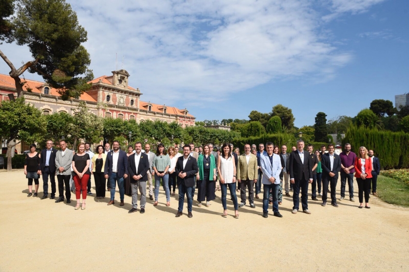  Els candidats i candidates de les 50 ciutats més grans del país en l'acte 'Ciutats republicanes, ciutats de progrés' davant del Parlament de Catalunya / Marc Puig 