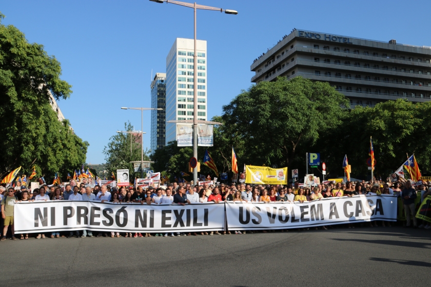  Capçalera de la manifestació per reclamar la llibertat de les preses i els presos polítics / ACN 