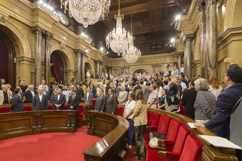  El ple del Parlament moments després d’aprovar, per unanimitat, la llei que declara il·legals els judicis franquistes / Parlament 