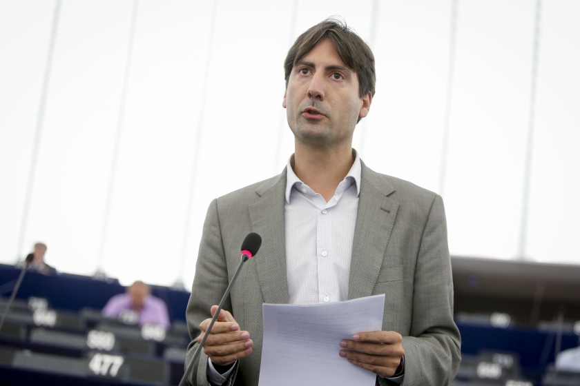   Solé a Juncker: 'Vagi a parlar de valors europeus amb els presos polítics'  