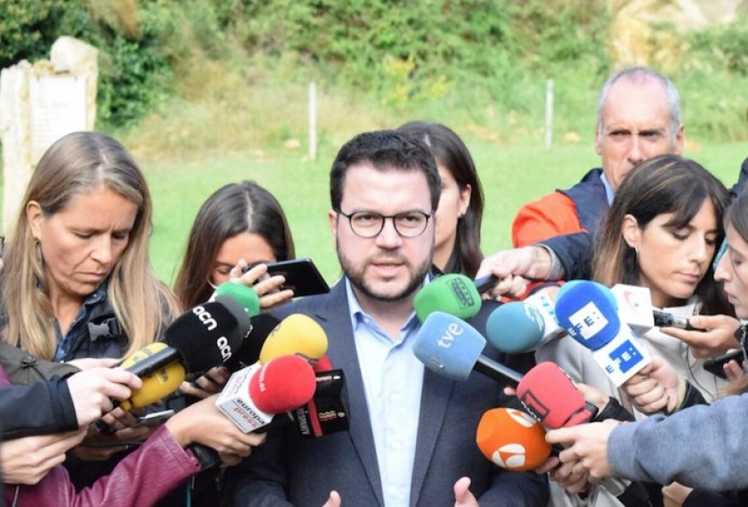  Pere Aragonès atenent els mitjans de comunicació 