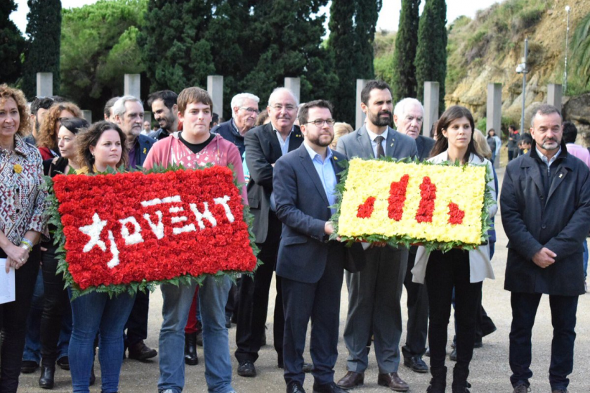  Ofrena floral d'Esquerra Republicana i de Jovent Republicà a la tomba del President Companys a Montjuïc en el 78è aniversari del seu afussellament ordenat pel franquisme 