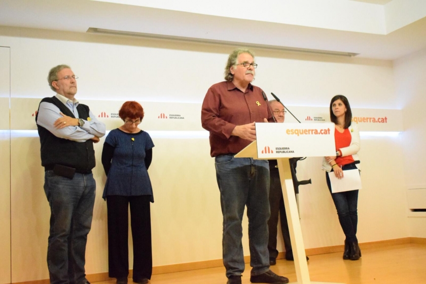  Joan Tardà, portaveu d'Esquerra Republicana al Congrés, acompanyat per membres d'entitats memorialistes 