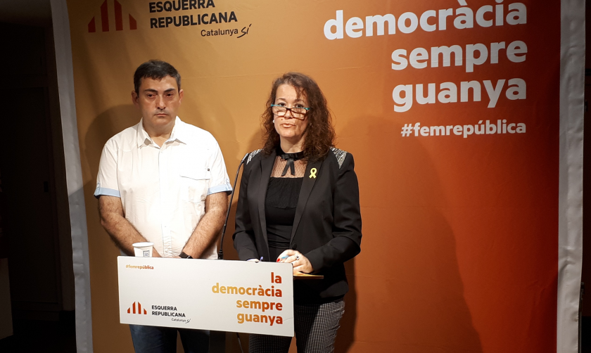 La senadora Laura Castel, amb el senador Josep Rufà, durant una roda de premsa