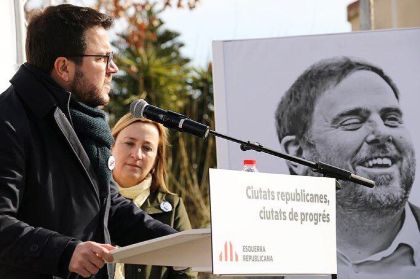 El vicepresident del Govern, Pere Aragonès, i la candidata a revalidar l'alcaldia de Sant Vicenç dels Horts, Maite Aymerich 