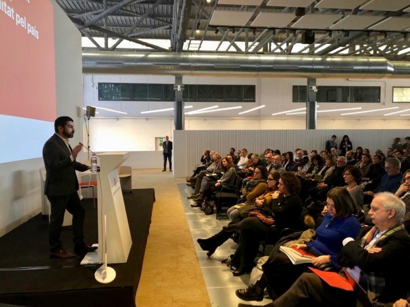  El conseller de Treball, Afers Socials i Famílies, Chakir El Homrani, durant la presentació de l'Estratègia catalana per a l'acollida i la inclusió dels infants i joves emigrats sols  