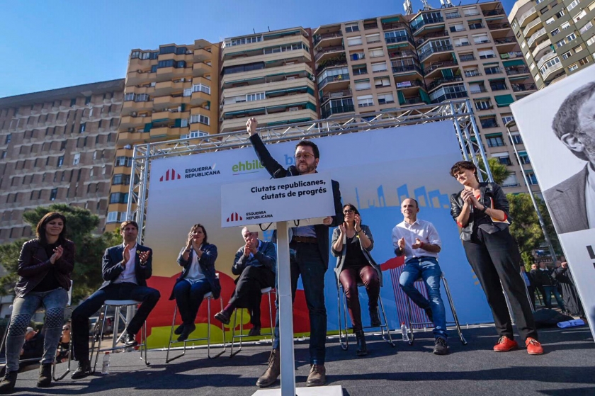  Pere Aragonès, durant la seva intervenció a l'acte de la Sagrera, a la plaça de l'Assemblea de Catalunya 