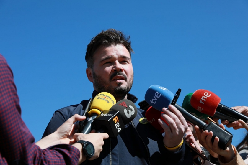  Gabriel Rufián, en l'atenció als mitjans a la sortida de la presó de Soto del Real 