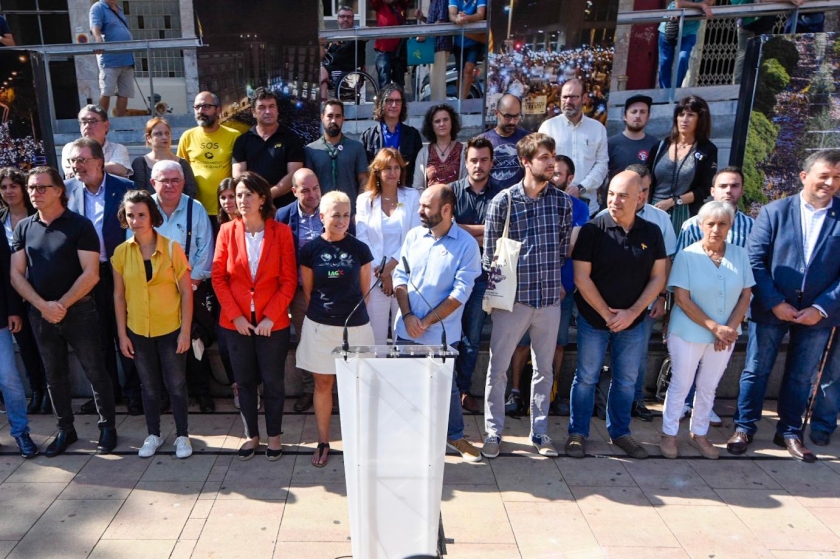   'Apel·lem a tota la ciutadania que veu en la condemna dels presos polítics una greu injustícia i un atac als nostres drets a sortir al carrer'  