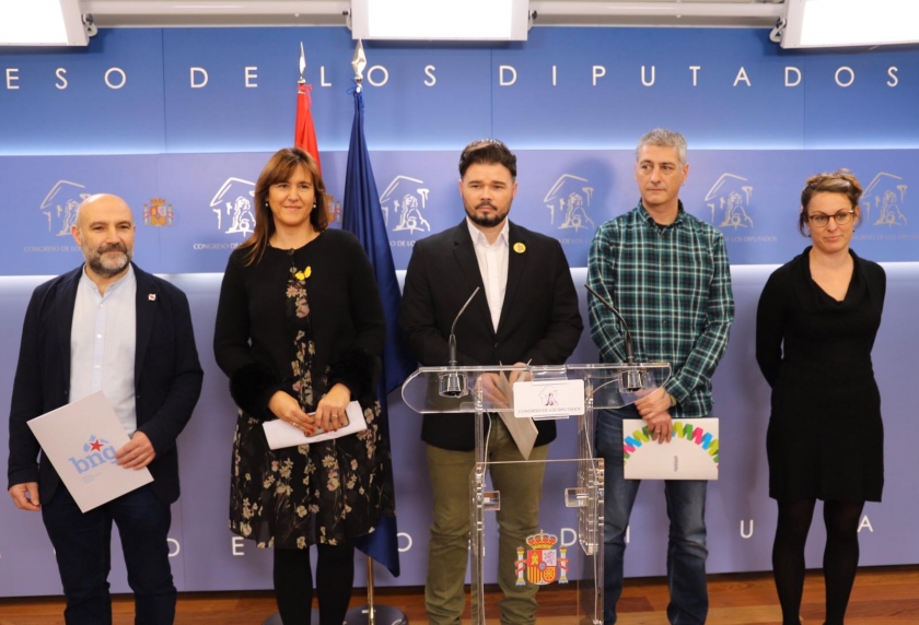  Els portaveus al Congrés de les organitzacions signants del manifest, durant la seva lectura aquest dilluns. 