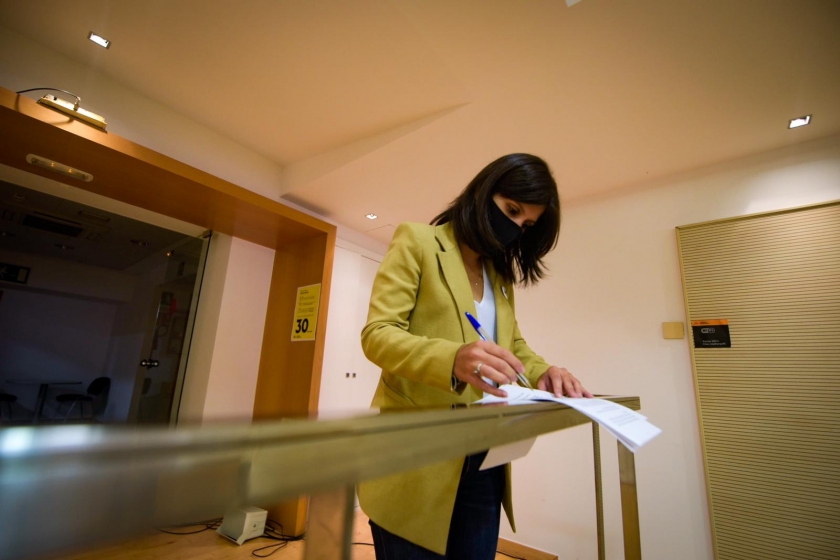  Marta Vilalta, secretària general adjunta i portaveu d'Esquerra Republicana, preparant-se per la roda de premsa / Marc Puig 