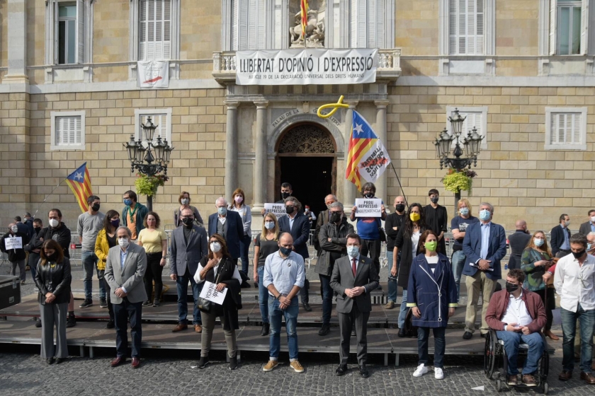  Concentració de denúncia de les detencions arbitràries amb la presència d'Òmnium, l'ANC i els partits independentistes / Marc Puig 