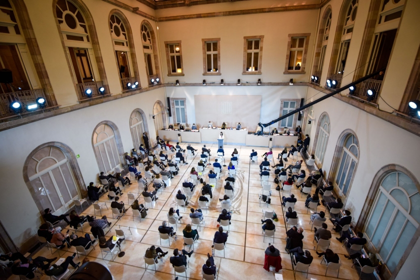  Vilalta es dirigeix en un hemicicle, provisionalment a l'auditori del Parlament, durant el debat d'investidura 