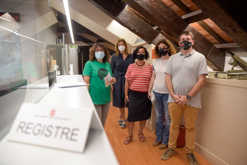  Presentació de la proposició de llei al registre del Parlament / Marc Puig 