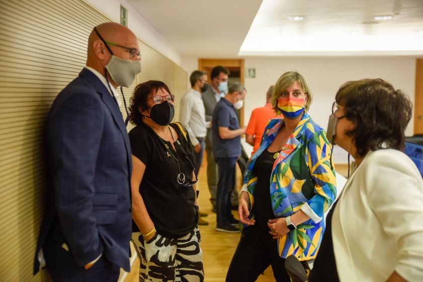  Raül Romeva i Dolors Bassa conversen amb Alba Vergés i Diana Riba abans de començar la Permanent Nacional / Marc Puig 