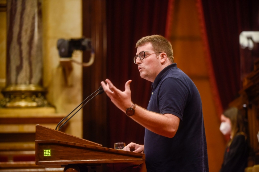  El diputat d'Esquerra Republicana Pau Morales al faristol del Parlament / Marc Puig 