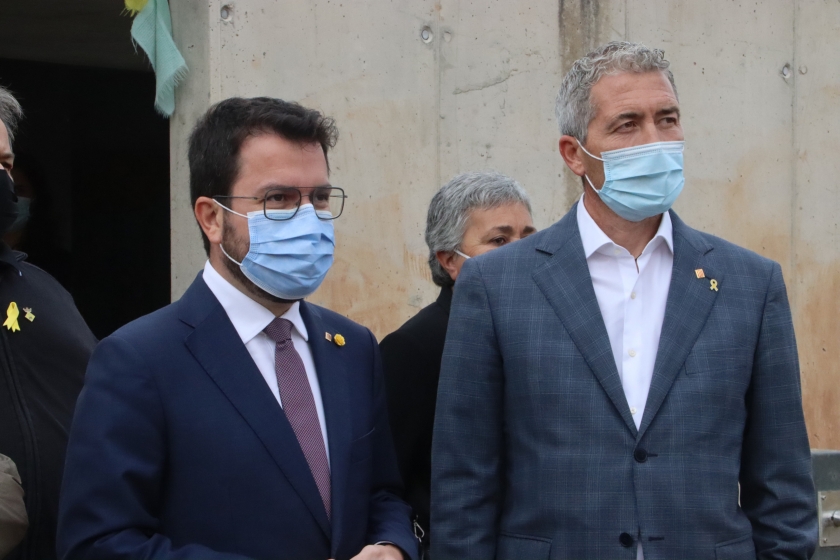  El president de la Generalitat, Pere Aragonès, i el conseller d'Educació, Josep Gonzàlez-Cambray, a l'escola rural de l'Estany / ACN 