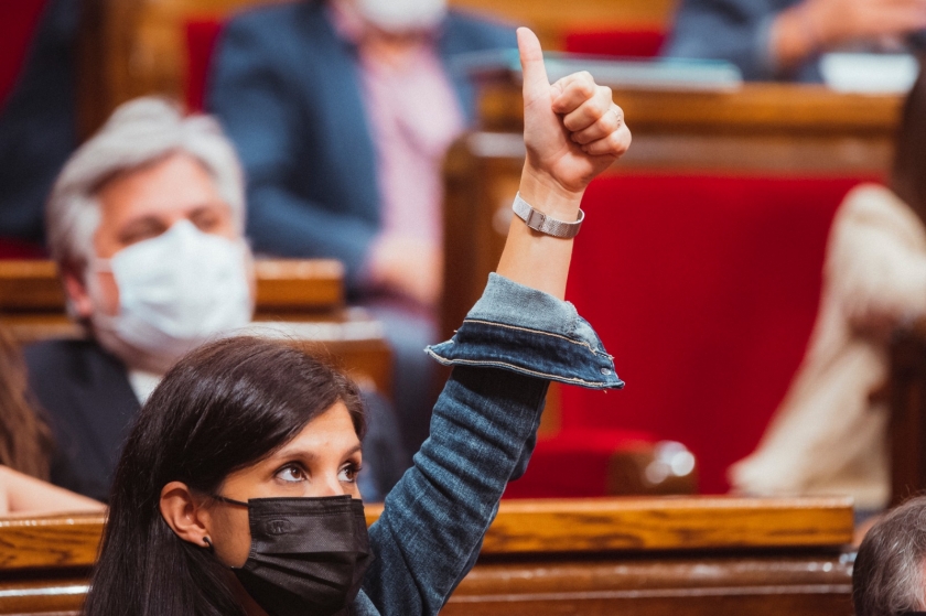  La portaveu del grup parlamentari d'Esquerra Republicana indica als diputats que votin favorablement a reprovar el Tribunal de Cuentas / Arnau Carbonell 