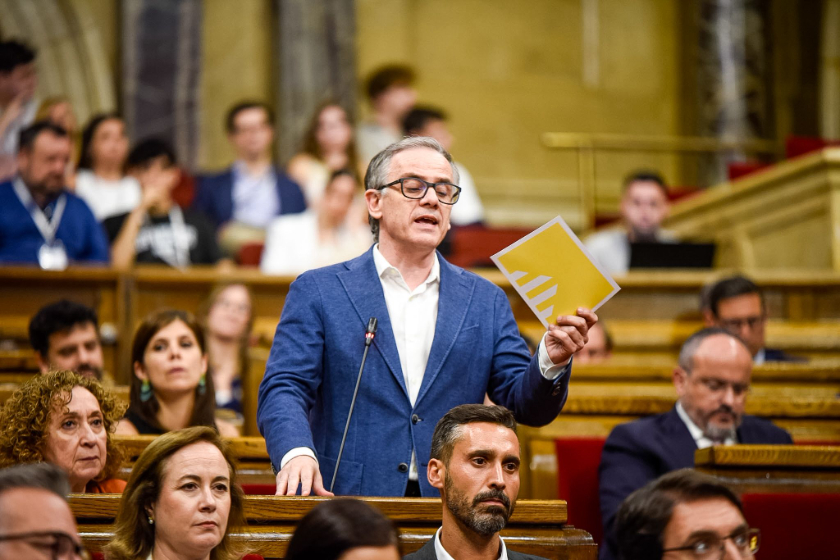 El president del grup parlamentari d'Esquerra, Josep Maria Jové, ha demanat contundència contra els jutges que prevariquen per no aplicat l'amnistia. MARC PUIG.