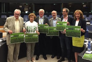 Terricabras afirma que la votació sobre els treballs del TTIP s'ha posposat per por que no fossin aprovats