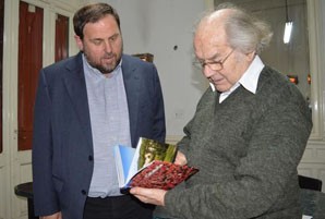 Junqueras es reuneix amb el Nobel premi de la Pau Adolfo Pérez Esquivel, que expressa el seu suport al dret a decidir dels catalans