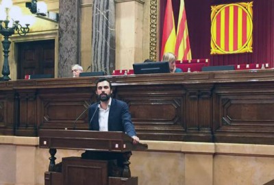 El Parlament aprova l'impost sobre els pisos buits impulsat per ERC