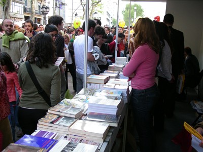 Carod, Puigcerc&oacute;s, Huguet, Pueyo, Ridao i Bertran  signen llibres a la Rambla