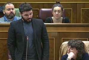 Rufián, a Cospedal: 'Doncs ara surti al carrer i digui a la gent que mengi bales i dormi en tancs'