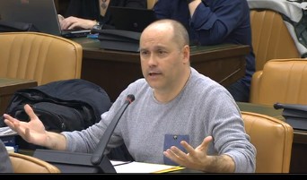   Salvador, a la ministra Báñez: ‘Si ens diu que l’economia va bé i les pensions pugen un 0,25%, alguna cosa falla’  