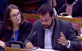 Ayats, a De Guindos: 'Malgrat els seus avisos alarmistes, l'economia catalana destaca per la seva fortalesa'