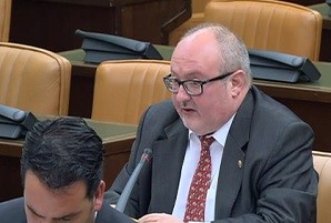 El Congrés aprova una proposta d'Esquerra per protegir el dret de les persones discapacitades o amb problemes de mobilitat a viatjar en avió