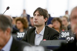 Solé a Mogherini: 'La UE no ha d’oblidar que el conflicte a Síria va començar quan Assad va oprimir brutalment manifestants pacífics que reclamaven democràcia i llibertat'