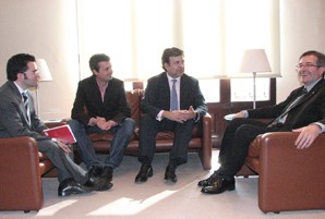 El Govern proposa que entre 150.000 i 200.000 persones puguin demanar un referèndum