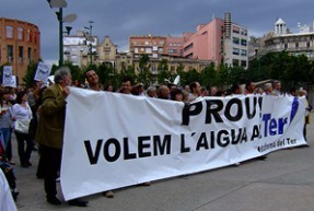 Esquerra participa a la manifestació per reclamar el retorn del cabal del riu Ter