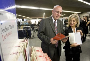 Els governs català i balear distribueixen els primers capítols de novetats editorials en català als transports públics