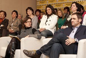 Alberich explica a Vitòria les polítiques de dones impulsades per Esquerra