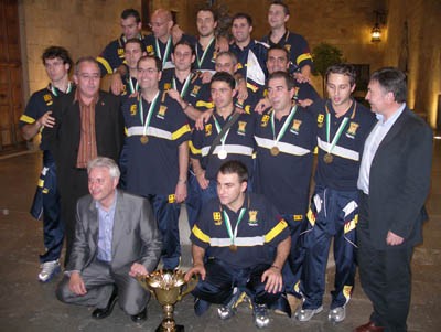 ERC acompanya la celebració de la selecció catalana d'hoquei patins, campiona del Mundial B a Macau