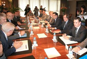 Els departaments d’Economia i Governació es reuneixen amb les entitats municipalistes per tractar el finançament local