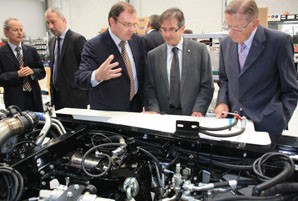 Governació i AUSA estableixen un conveni per abastir de vehicles polivalents els municipis