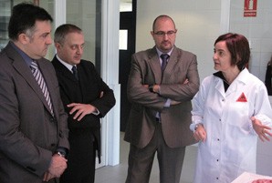 Puigcercós posa d'exemple Metalquímia de Girona com a empresa model en recerca i innovació