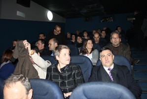 Esquerra va avui al cinema per defensar el dret a poder veure pel·lícules en la nostra llengua