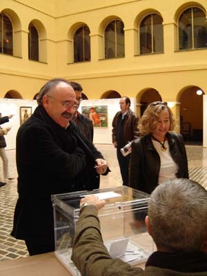 Carod insta a votar 'honestament' ja que la consulta 'no és vinculant'