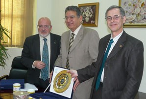 Huguet acorda amb el govern egipci i una universitat del Caire impulsar-hi l'emprenedoria i la innovació