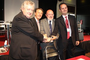 Huguet presideix l'acord entre els clústers d'energia fotovoltaica de Catalunya i França