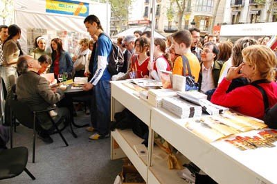 Carod i Puigcercós, els grans protagonistes de la parada d'ERC de Sant Jordi