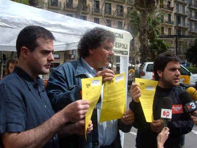 Les JERC instal·len una oficina antiespoli davant l'Agència Tributària a Barcelona durant una setmana