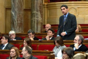 Esquerra aconsegueix que el Parlament insti el Govern a complir els terminis de la Llei de Dependència