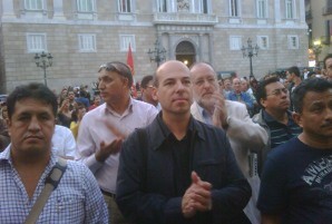 Esquerra participa a la concentració per rebutjar l'intent de cop d'estat a l'Equador