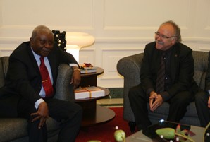 Carod-Rovira i Andreu Felip es reuneixen amb el president de Moçambic