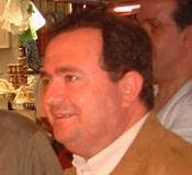 Joan viatja a Romania per denunciar el conflicte laboral en una de les principals refineries petrolíferes